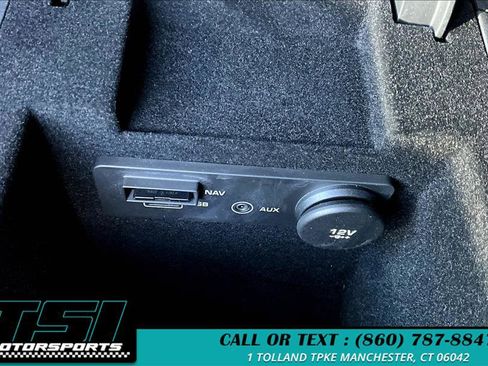 Used 2018 Jaguar F-PACE Premium image 31