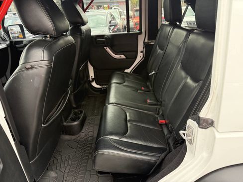 Used 2016 Jeep Wrangler Unlimited Rubicon image 7