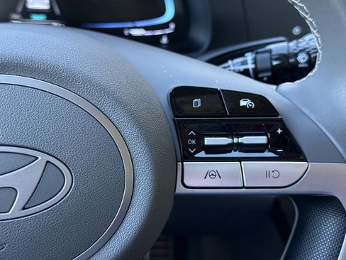 Certified 2025 Hyundai Elantra Sport image 21