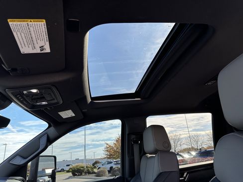 Used 2024 Chevrolet Silverado 2500 ZR2 w/ Technology Package image 24