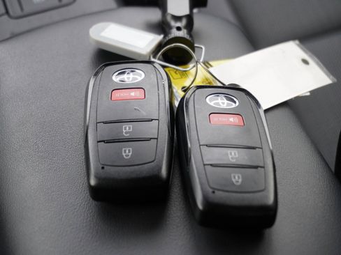 Used 2024 Toyota Prius LE image 17