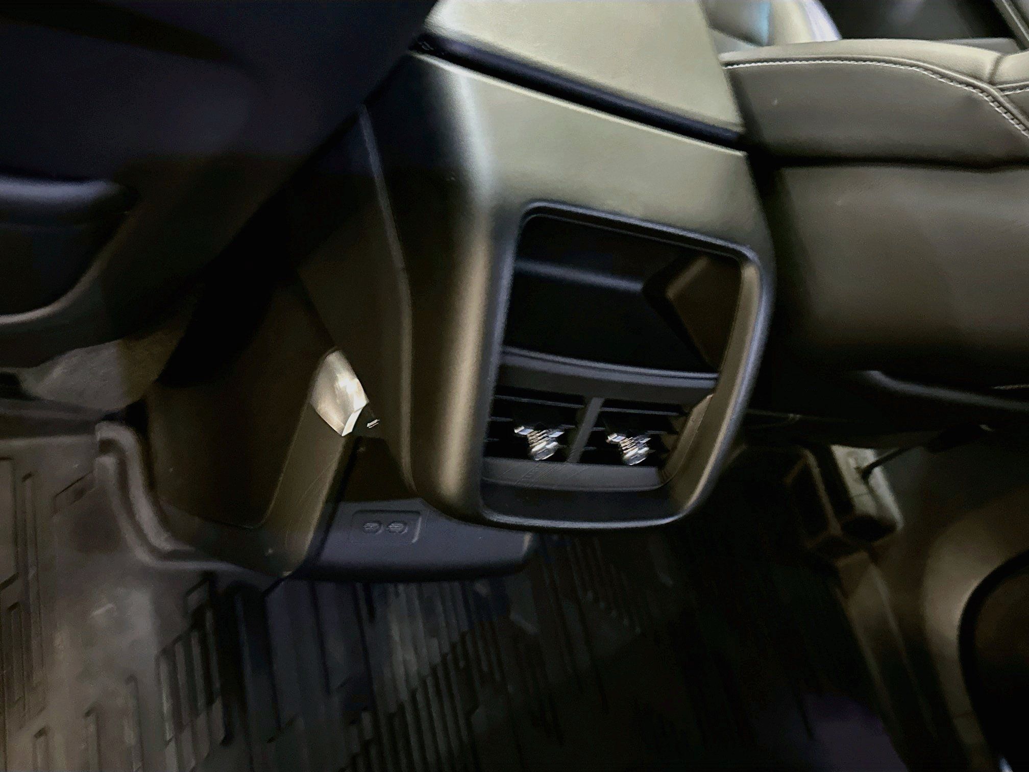 Used 2024 Cadillac Lyriq Luxury w/ LPO, Floor Liner Package AWD/4WD image 29