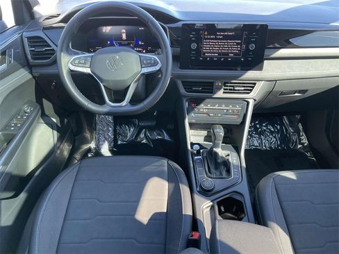 Used 2025 Volkswagen Taos SE image 17