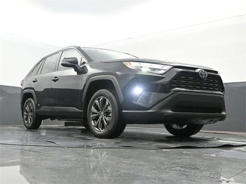 Used 2025 Toyota RAV4 XLE Premium image 24