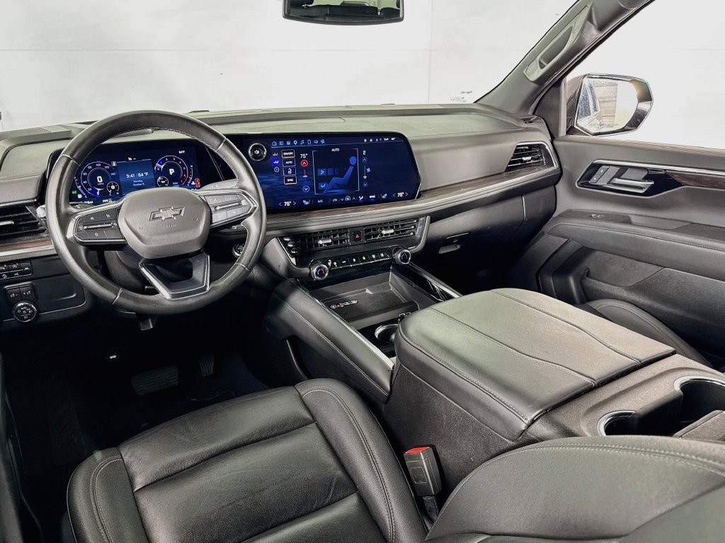 Used 2025 Chevrolet Suburban Z71 AWD/4WD image 25