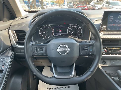 Used 2025 Nissan Rogue SV FWD image 34