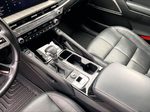 Used 2024 Kia Telluride EX w/ EX Captain's Chair Package FWD image 16