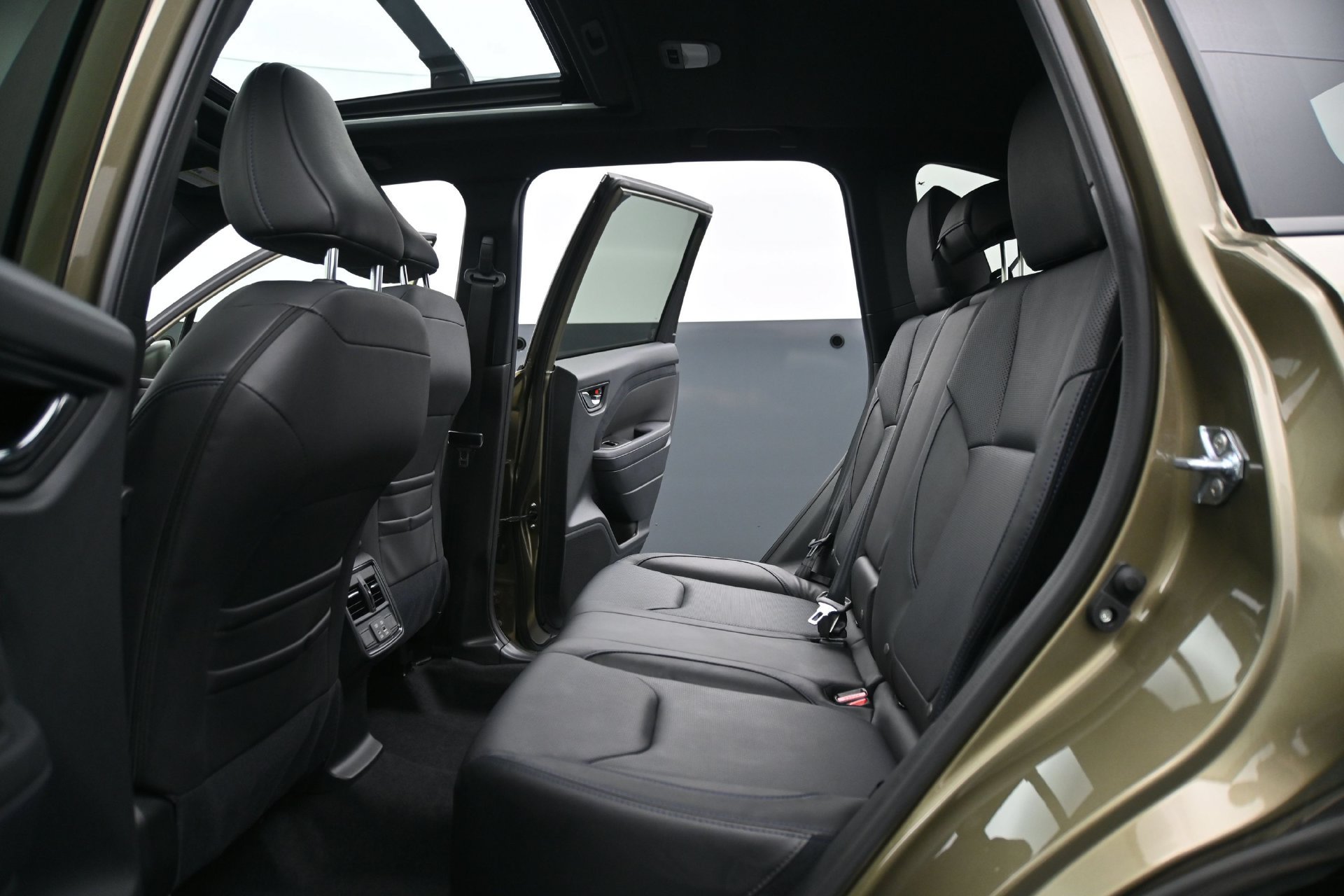 Used 2025 Subaru Forester Limited AWD/4WD image 17