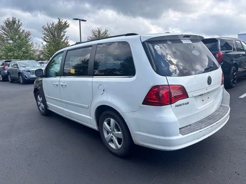 Used 2009 Volkswagen Routan SEL FWD image 7