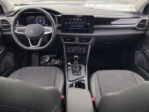 New 2026 Volkswagen Taos SE image 11