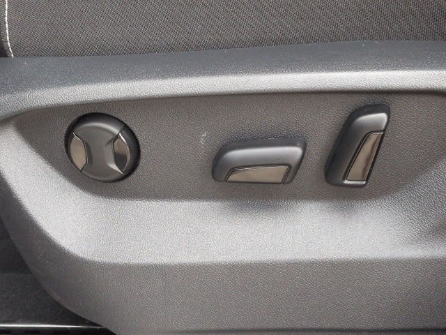 Used 2025 Volkswagen Atlas SE FWD image 22
