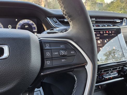 Used 2023 Jeep Grand Cherokee Altitude image 25