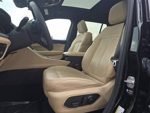 Used 2023 Jeep Grand Cherokee 4WD 4xe image 9