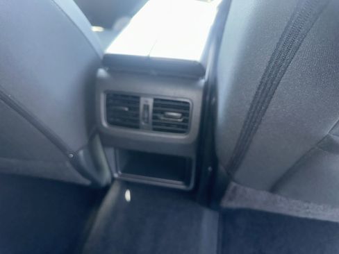 Used 2023 Nissan Rogue S AWD/4WD image 13