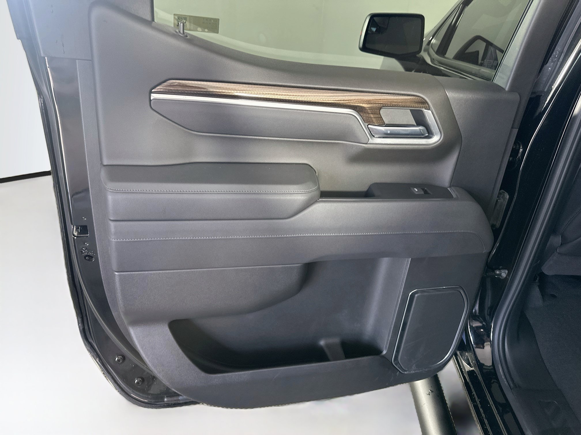 Used 2025 Chevrolet Silverado 1500 RST w/ Redline Edition AWD/4WD image 25