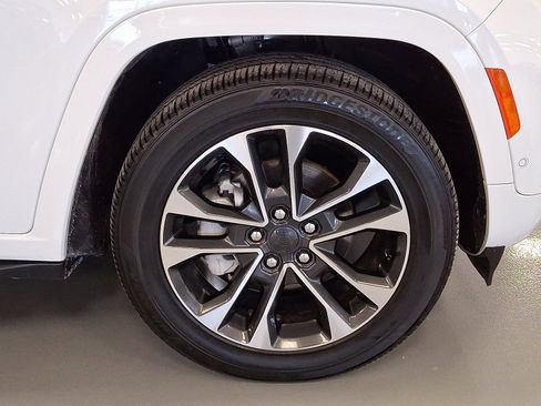 Certified 2024 Jeep Grand Cherokee Overland w/ Luxury Tech Group IV image 8