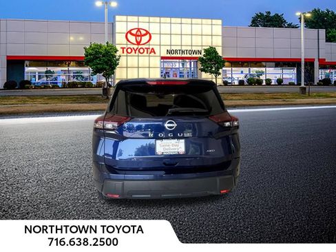Used 2025 Nissan Rogue SV AWD/4WD image 33