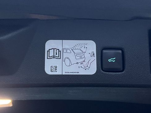 Used 2020 Ford Escape Titanium image 16