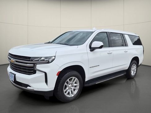 Used 2024 Chevrolet Suburban LT AWD/4WD image 3