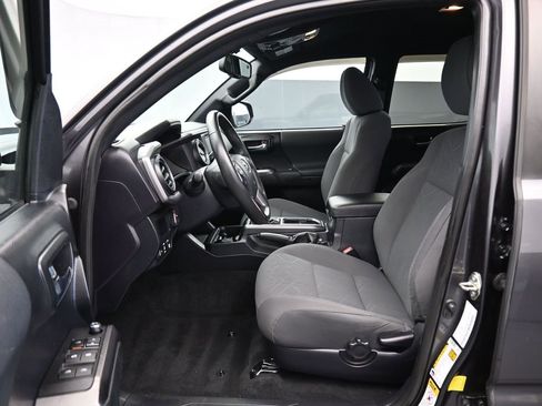 Used 2017 Toyota Tacoma TRD Off-Road image 11