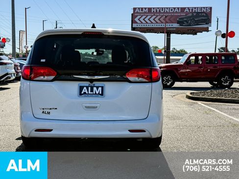 Used 2023 Chrysler Voyager LX FWD image 6