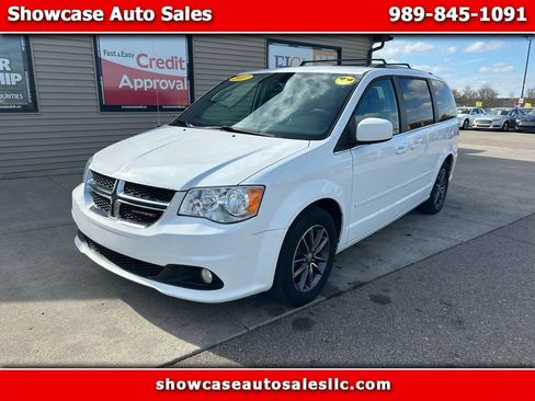 Used 2017 Dodge Grand Caravan SXT image 1