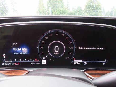 Used 2021 Cadillac Escalade Premium Luxury image 17