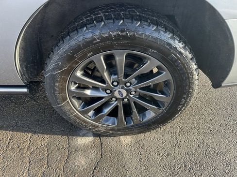 Used 2021 Ford Expedition Limited image 11