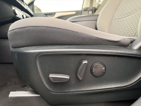 Used 2022 Ford Escape SE image 25