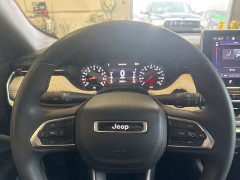 Used 2023 Jeep Compass Latitude w/ Convenience Group image 17
