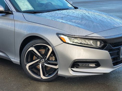 Used 2018 Honda Accord Sport image 3