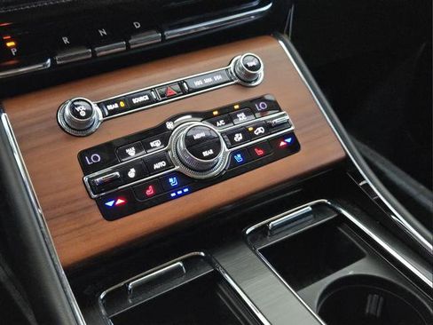 Used 2020 Lincoln Aviator Reserve w/ Elements Package Plus AWD/4WD image 18