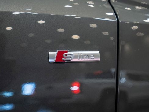 Used 2023 Audi Q3 2.0T Premium w/ Convenience Package image 11