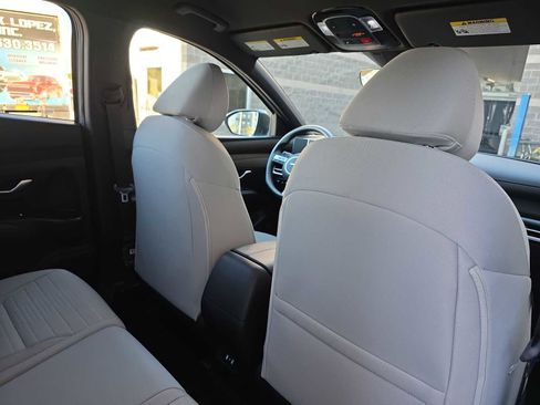 Used 2025 Hyundai Santa Cruz SE image 16