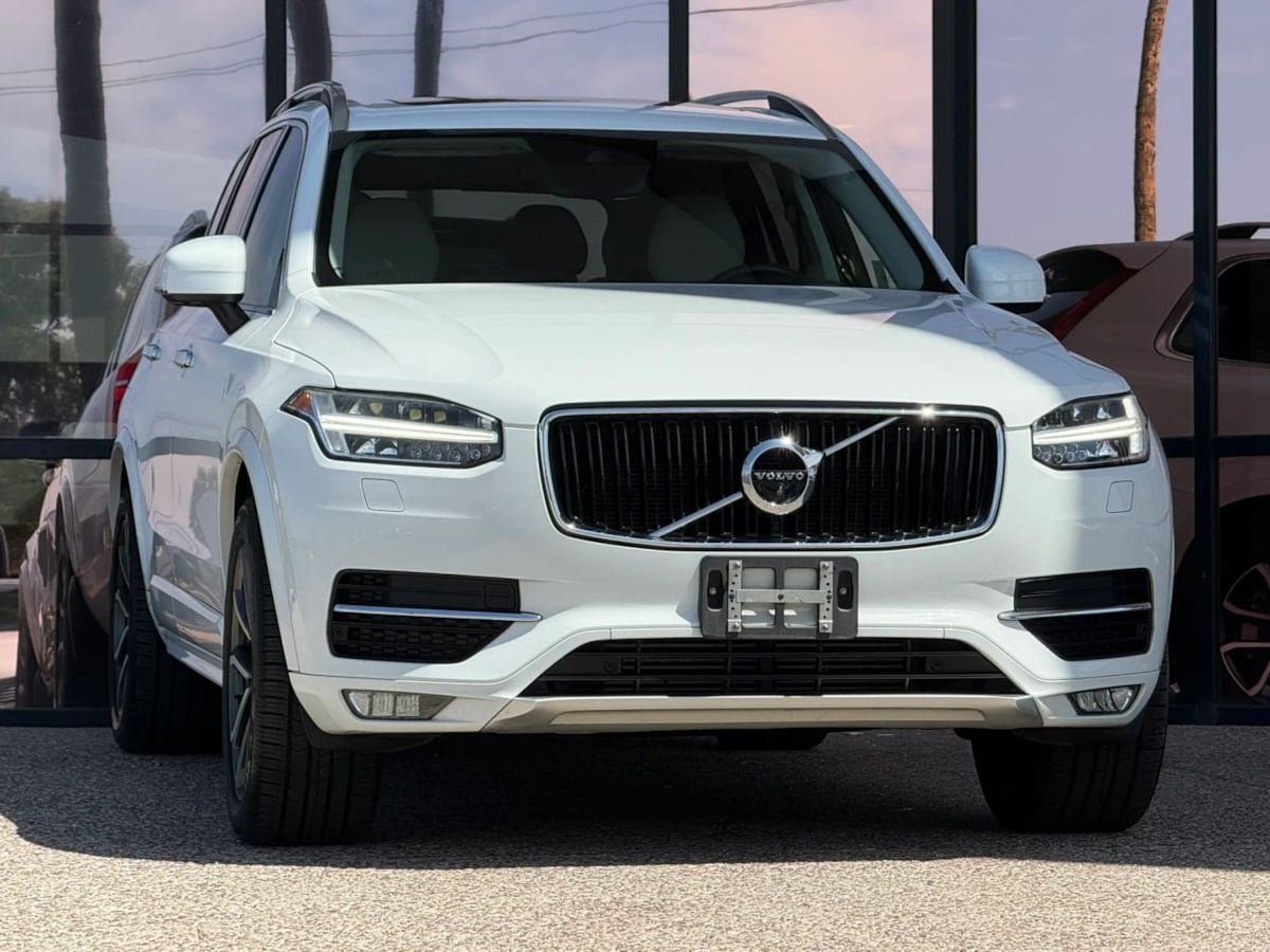 Used 2016 Volvo XC90 T6 Momentum w/ Momentum Plus Package AWD/4WD image 18