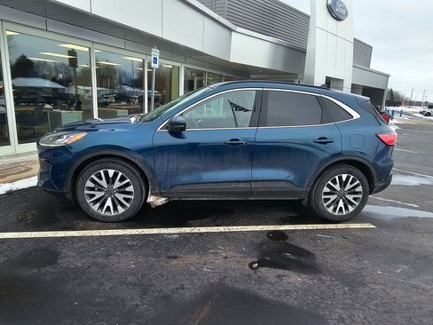 Used 2020 Ford Escape Titanium image 7