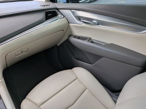 Certified 2022 Cadillac XT5 Premium Luxury FWD image 15