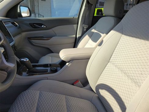 Used 2018 GMC Acadia SLE image 20