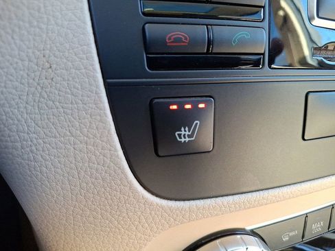 Used 2015 Mercedes-Benz GLK 350 4MATIC image 25