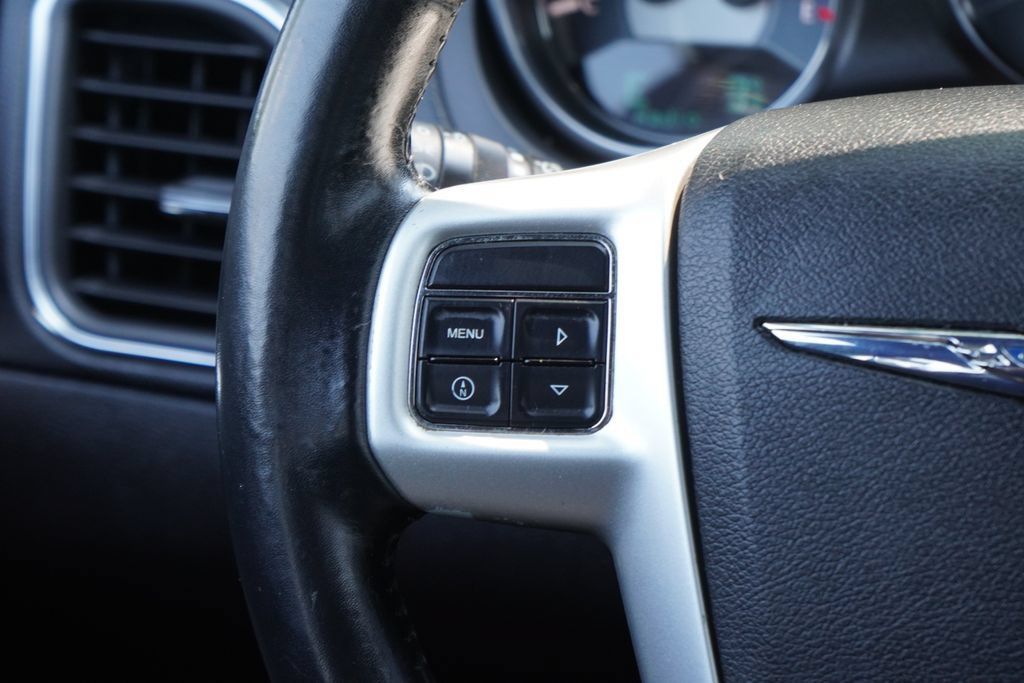 Used 2013 Chrysler 200 Touring FWD image 13
