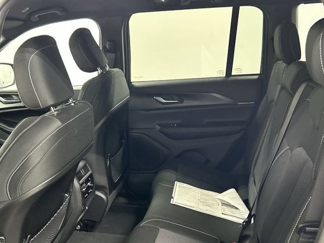 New 2026 Jeep Grand Cherokee Laredo AWD/4WD image 18