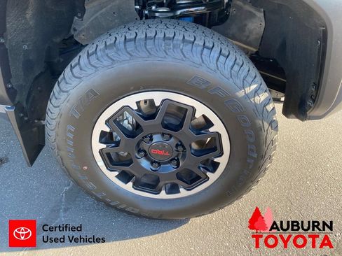 Used 2024 Toyota Tacoma TRD Off-Road w/ TRD Off Road Upgrade Package AWD/4WD image 10
