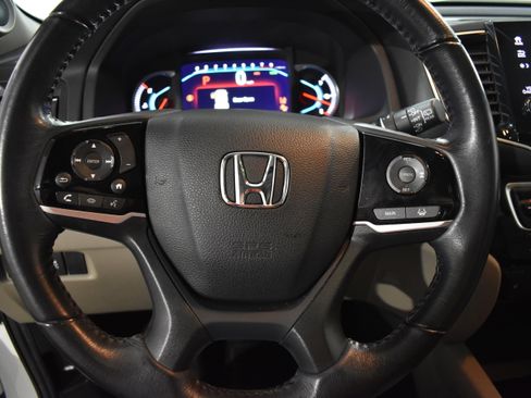 Used 2020 Honda Pilot Touring image 16