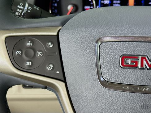 Used 2023 GMC Acadia Denali AWD/4WD image 11