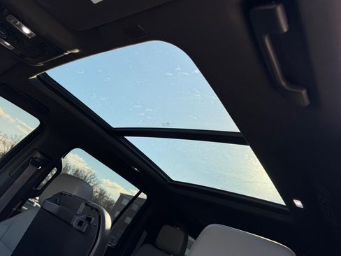 Used 2021 Chevrolet Suburban Z71 w/ Z71 Signature Package image 20