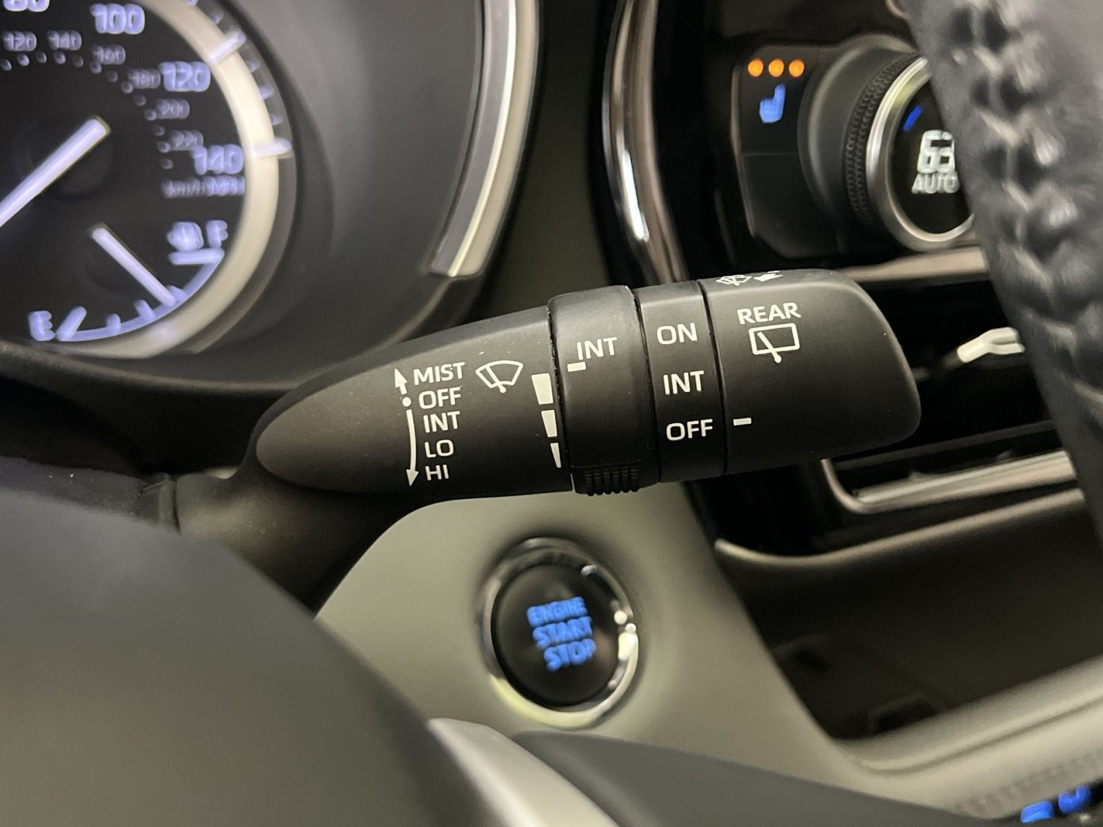 Used 2022 Toyota Highlander XLE FWD image 37
