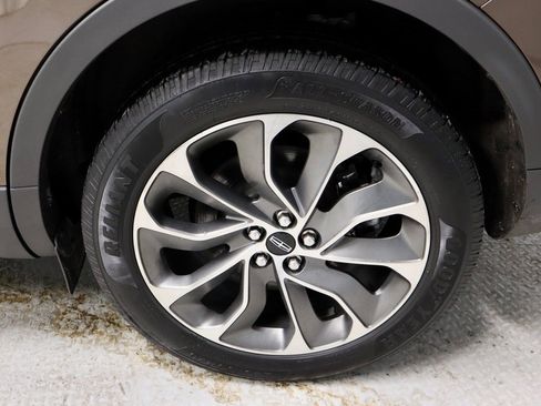 Used 2022 Lincoln Nautilus Reserve image 20