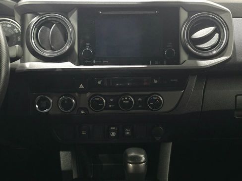 Used 2018 Toyota Tacoma TRD Sport image 13