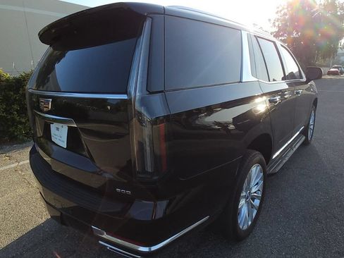 Used 2025 Cadillac Escalade Luxury w/ LPO, Floor Liner Package AWD/4WD image 5
