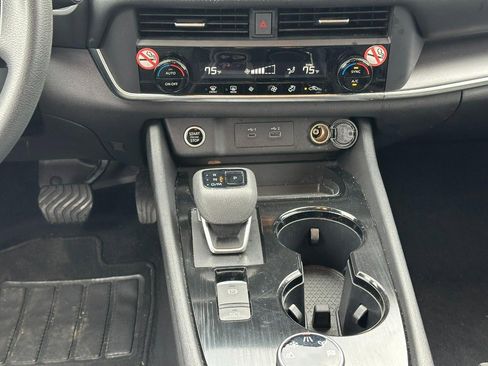 Used 2023 Nissan Rogue SV image 14